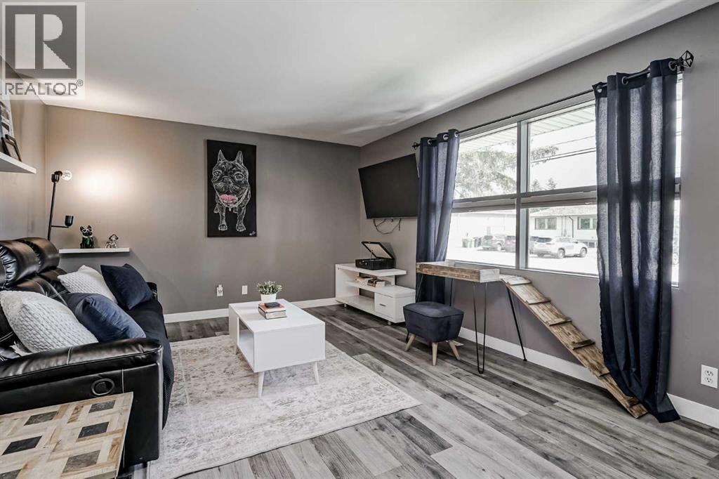 Single Family House for Sale in   Street NE Winston Heights/Mountview Calgary 