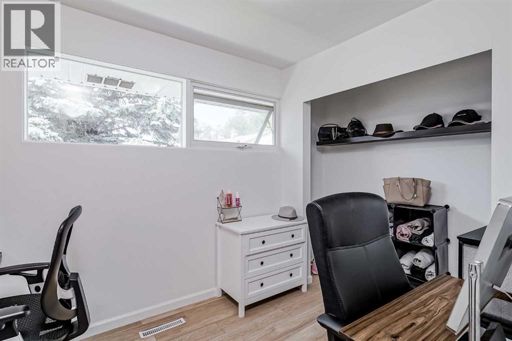 Single Family House for Sale in   Street NE Winston Heights/Mountview Calgary 