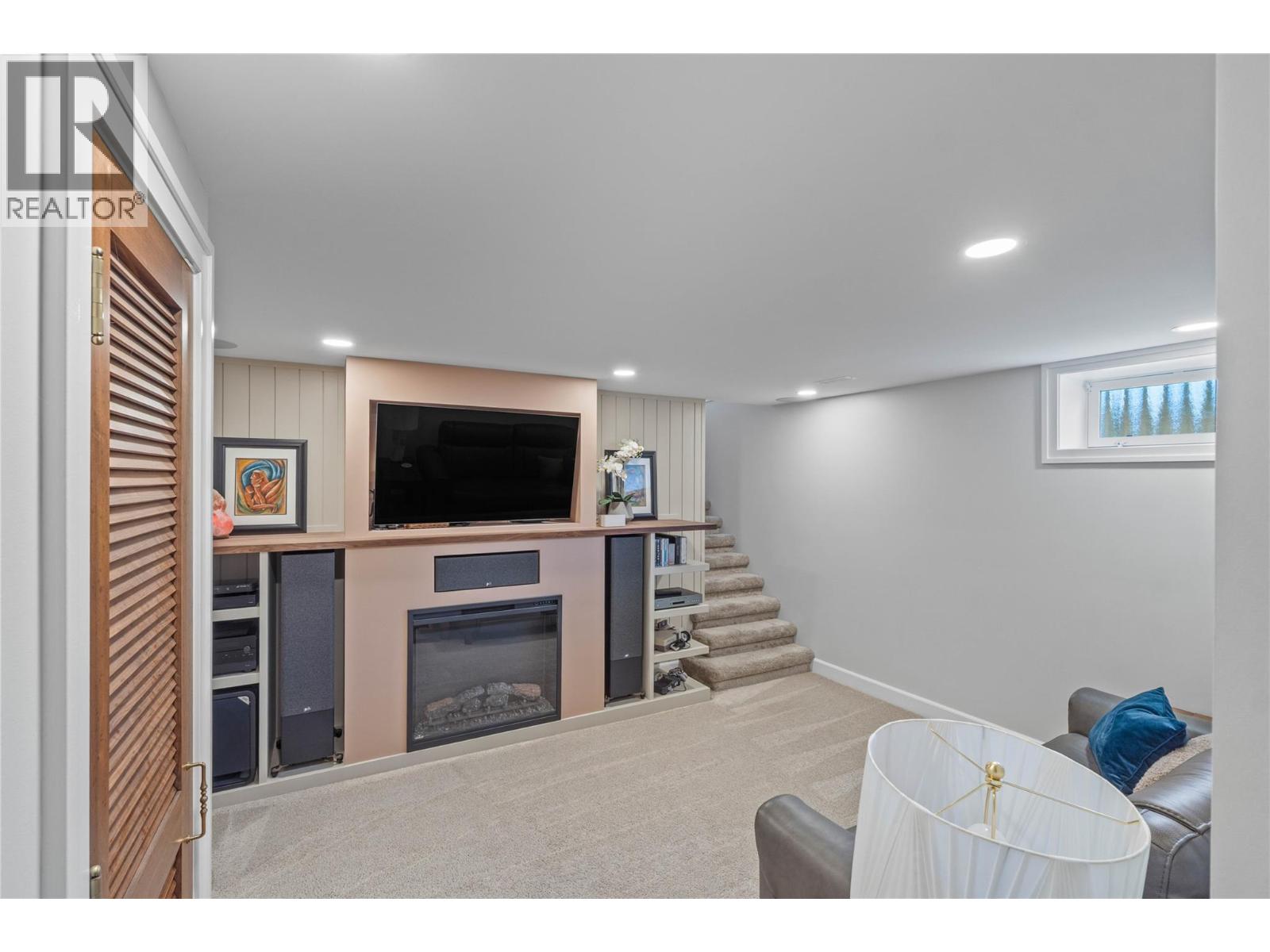 Photo 2 of 670 Columbia Street, Kamloops BC