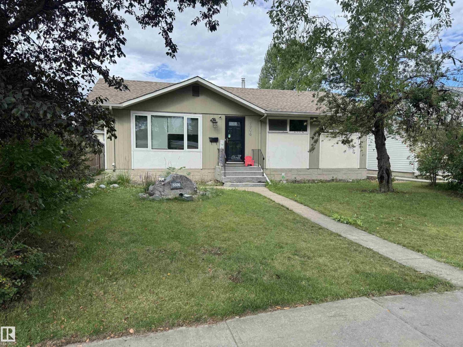 Photo 2 of 8806 168 St Nw, Edmonton AB
