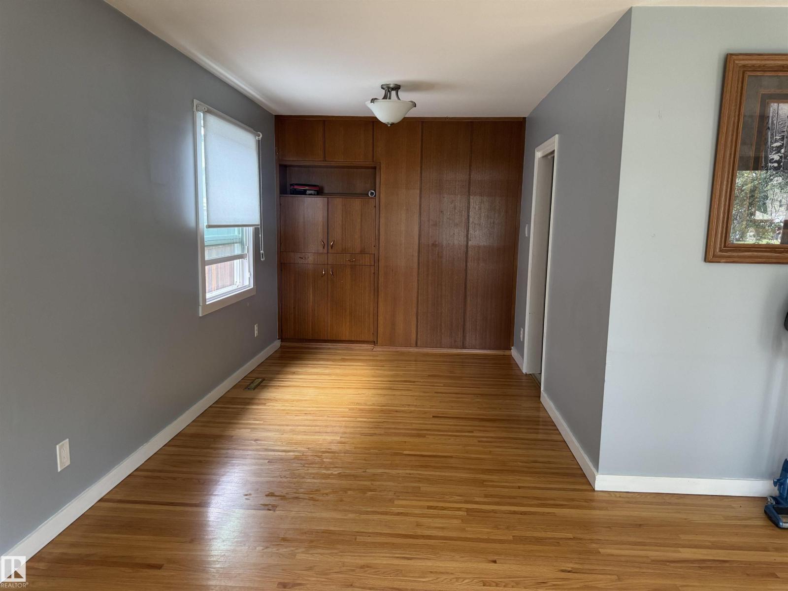 Photo 3 of 8806 168 St Nw, Edmonton AB