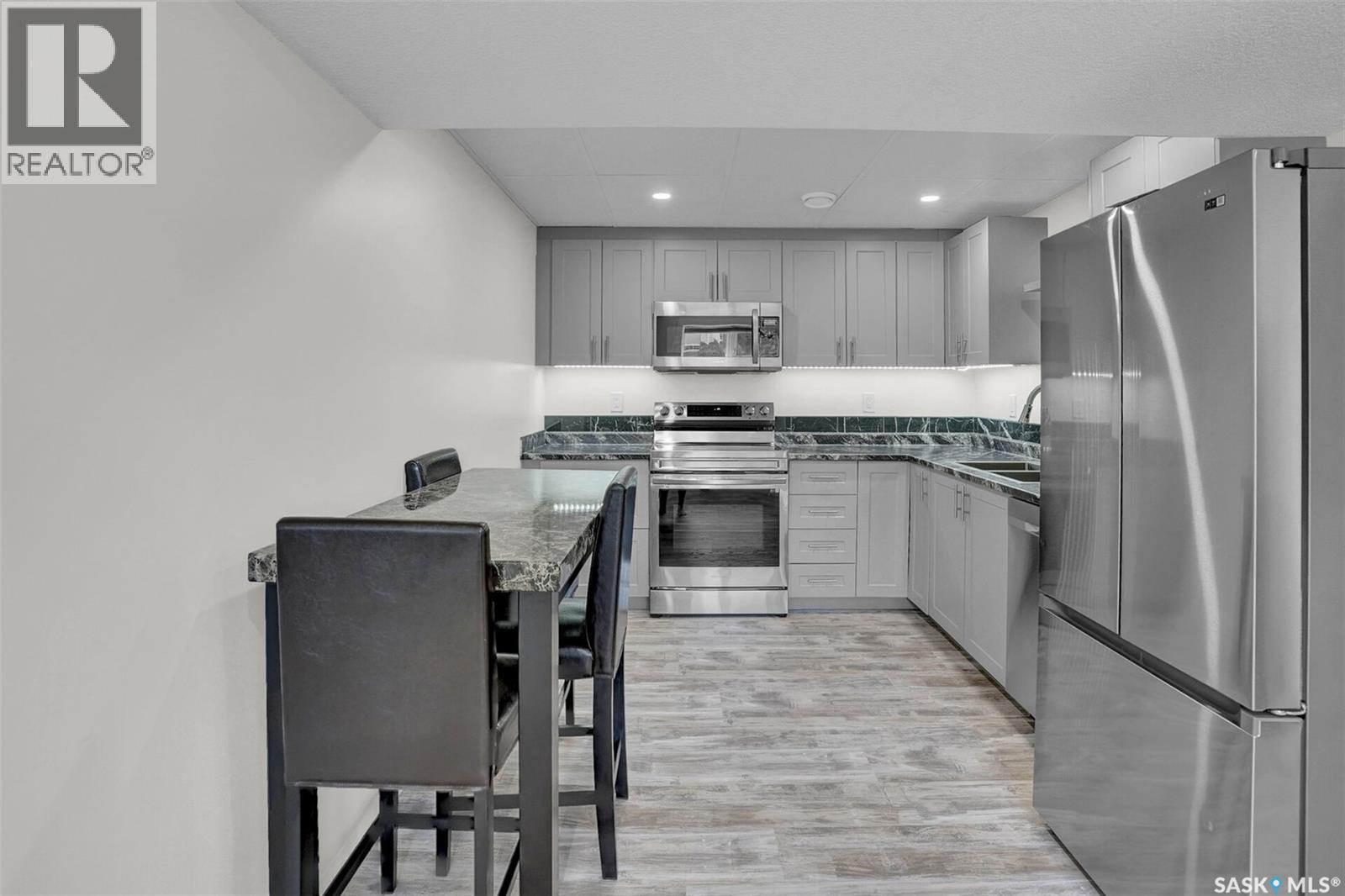 Photo 3 of 586 Rink Avenue, Regina SK
