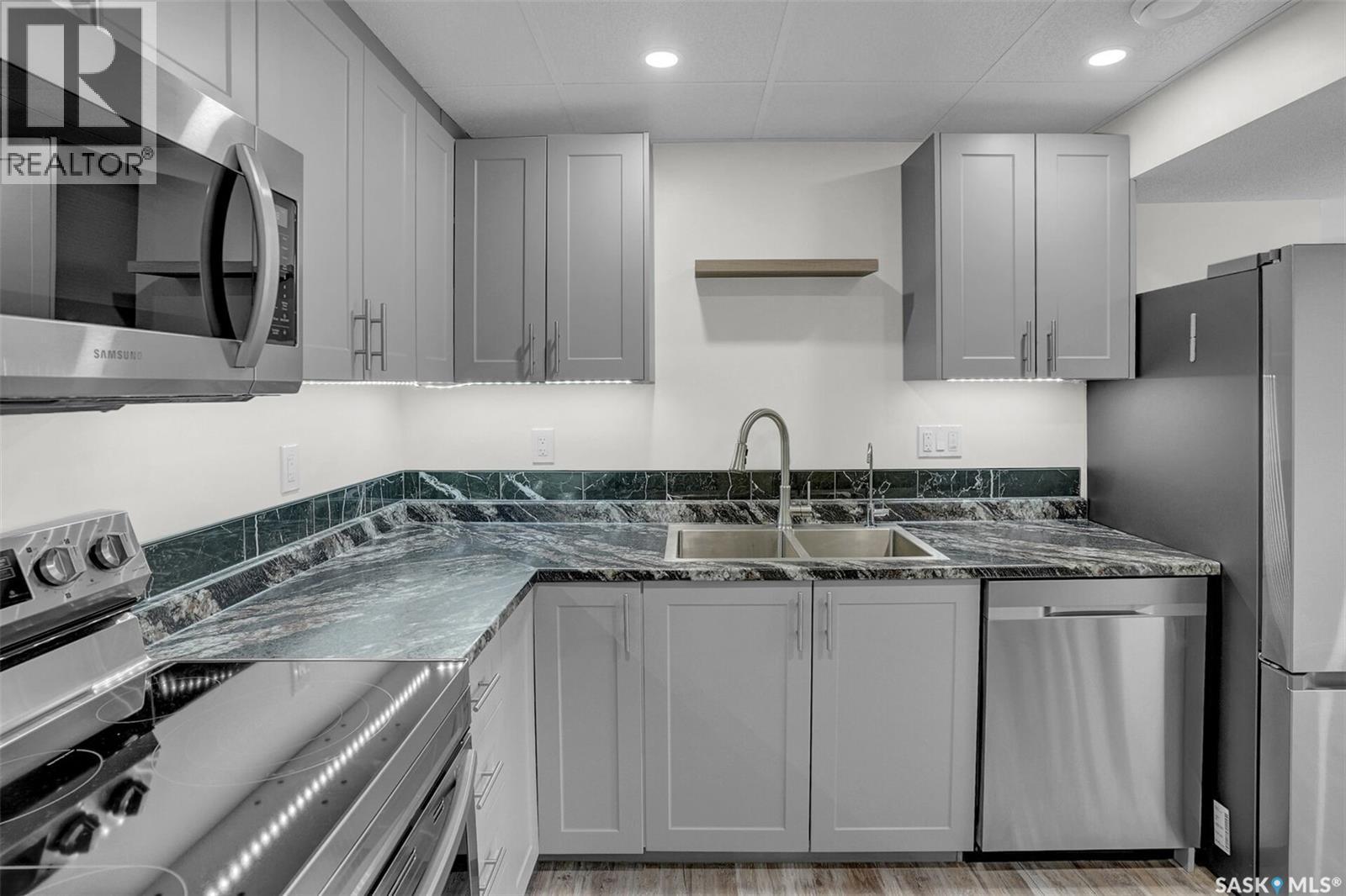 Photo 37 of 586 Rink Avenue, Regina SK