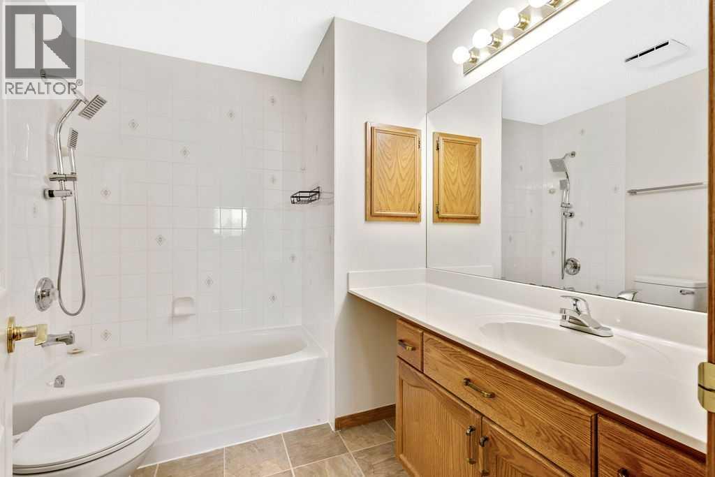 Single Family House for Sale in   Lincoln Way SW Lincoln Park Calgary 