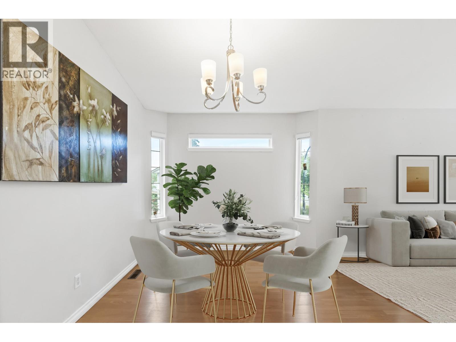Photo 4 of 20660 Thorne Avenue, Maple Ridge BC