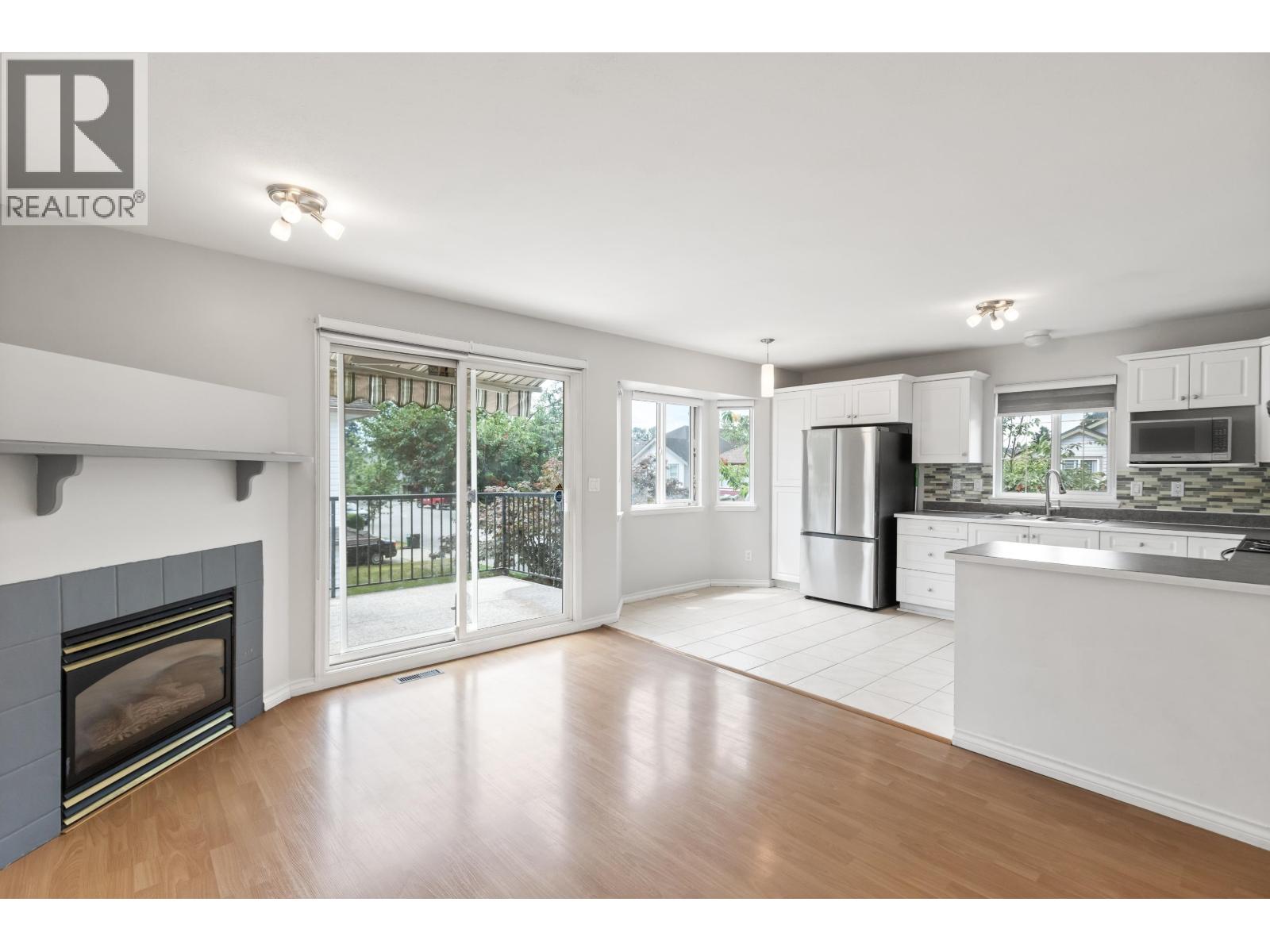 Photo 9 of 20660 Thorne Avenue, Maple Ridge BC