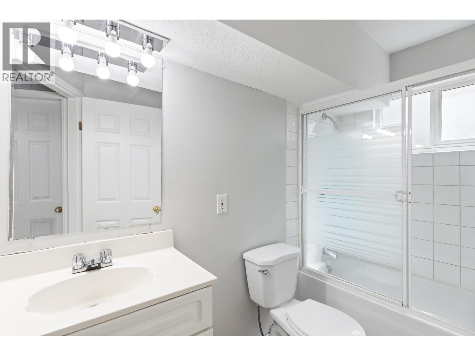 Photo 23 of 20660 Thorne Avenue, Maple Ridge BC