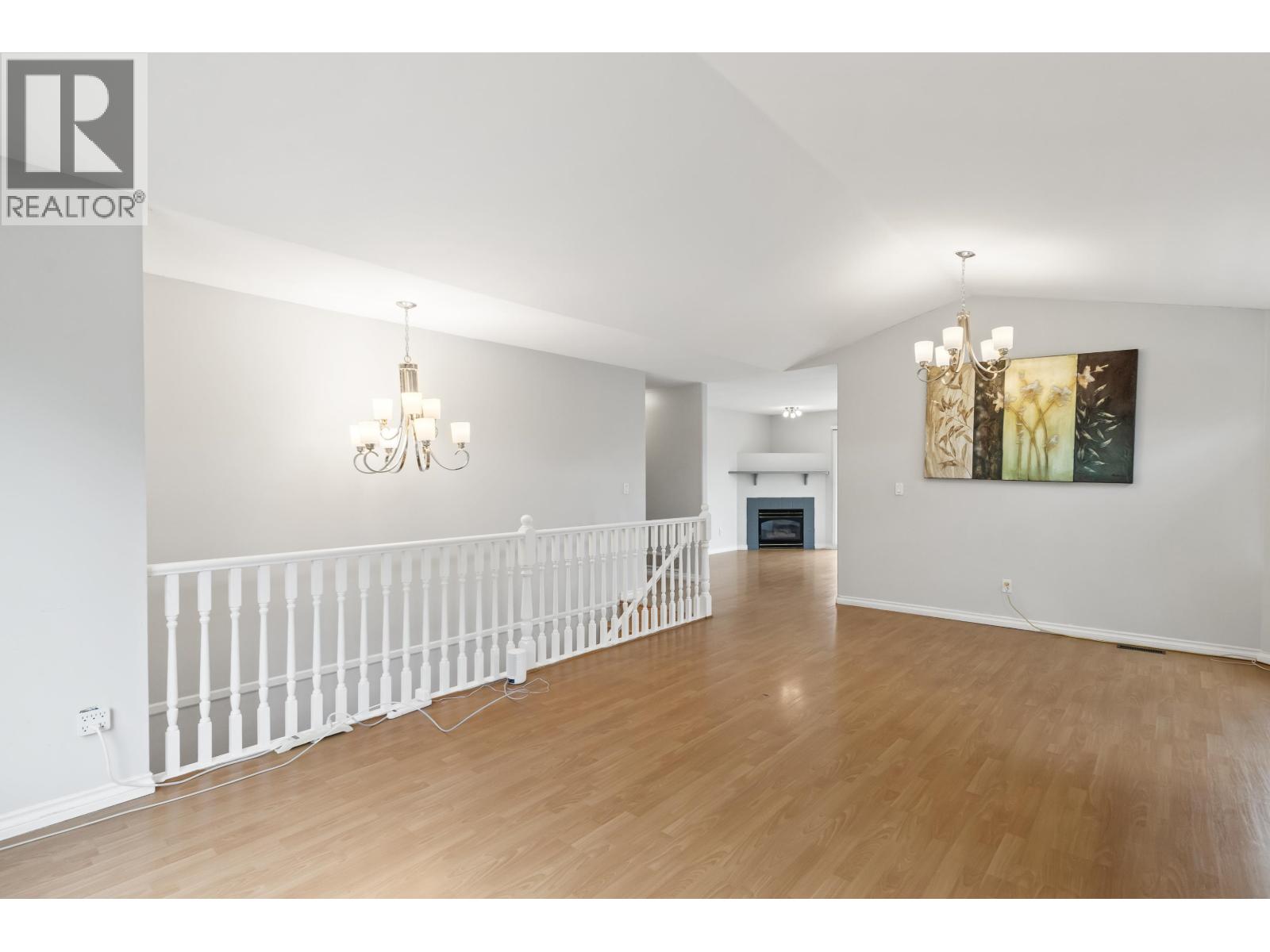 Photo 7 of 20660 Thorne Avenue, Maple Ridge BC