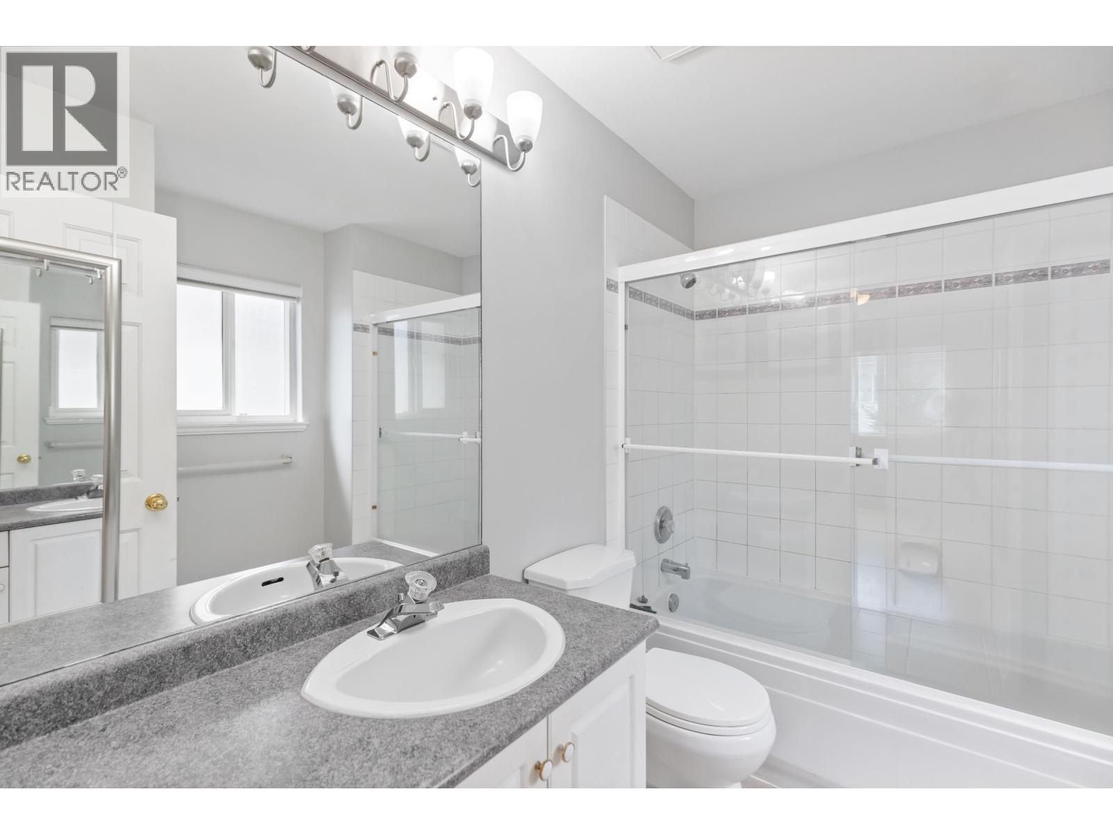 Photo 16 of 20660 Thorne Avenue, Maple Ridge BC