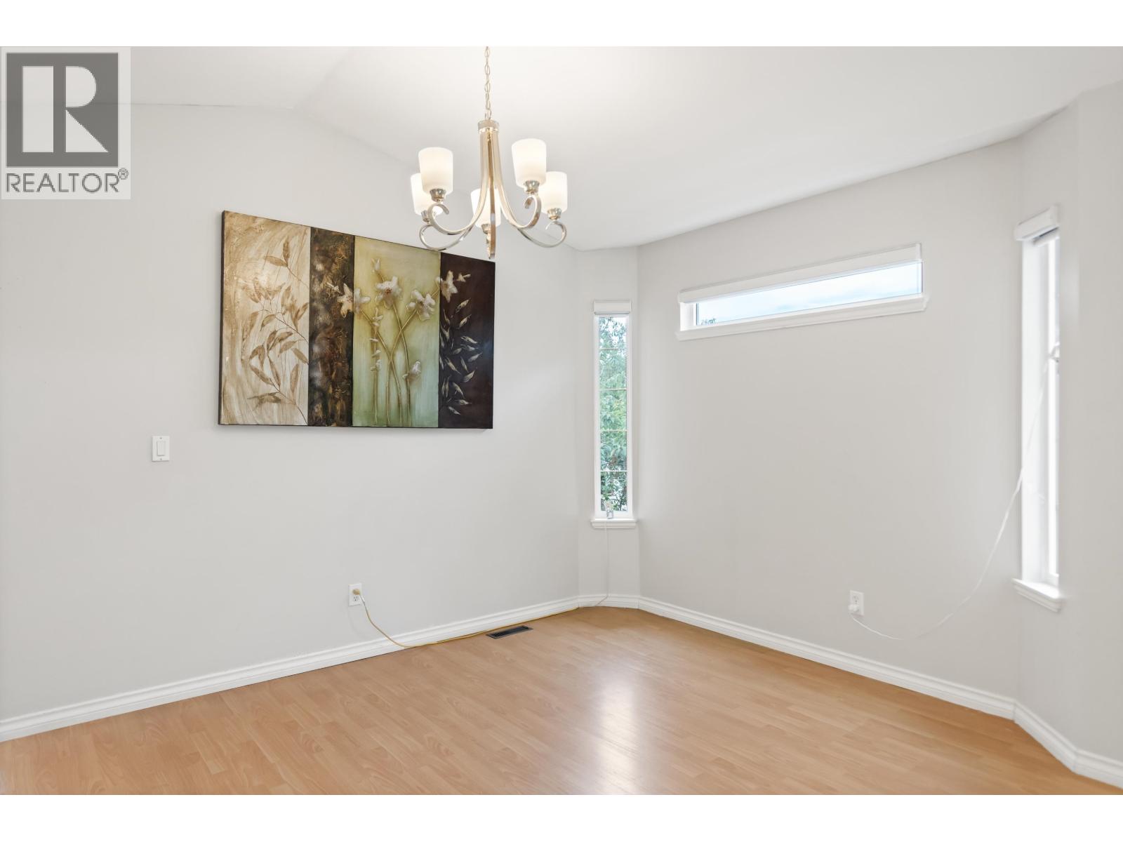 Photo 5 of 20660 Thorne Avenue, Maple Ridge BC