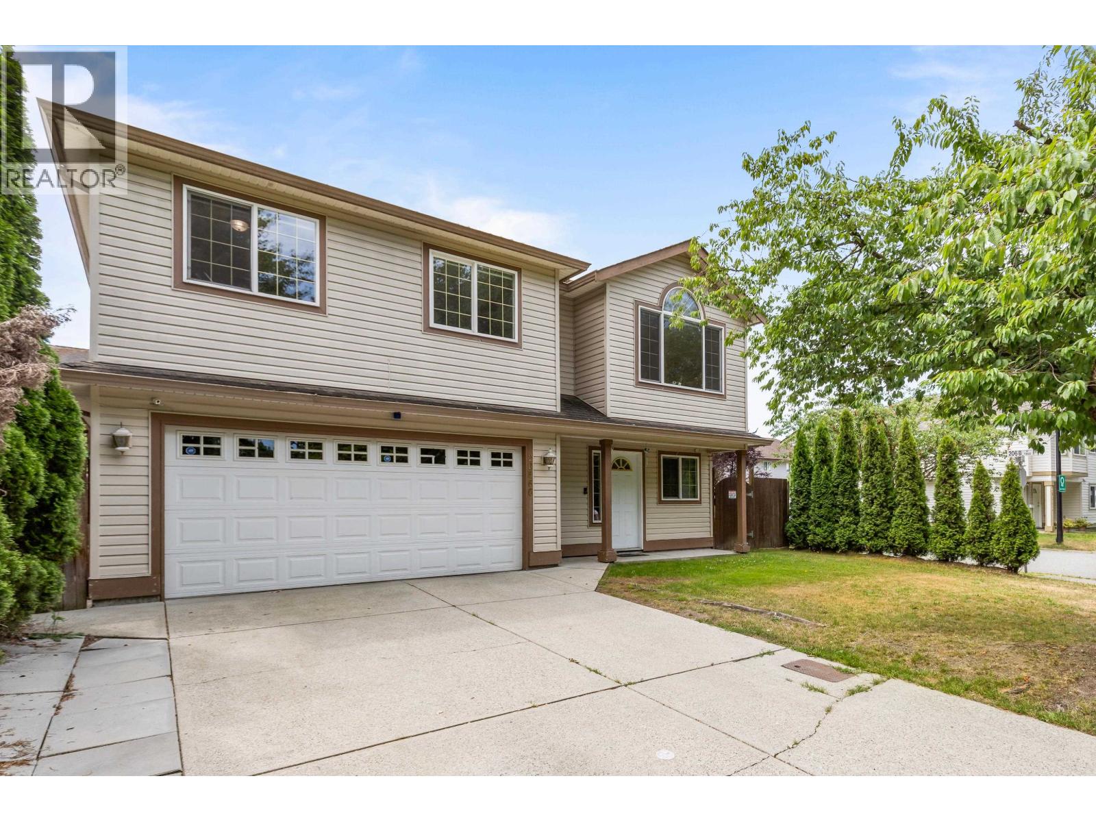 Photo 2 of 20660 Thorne Avenue, Maple Ridge BC
