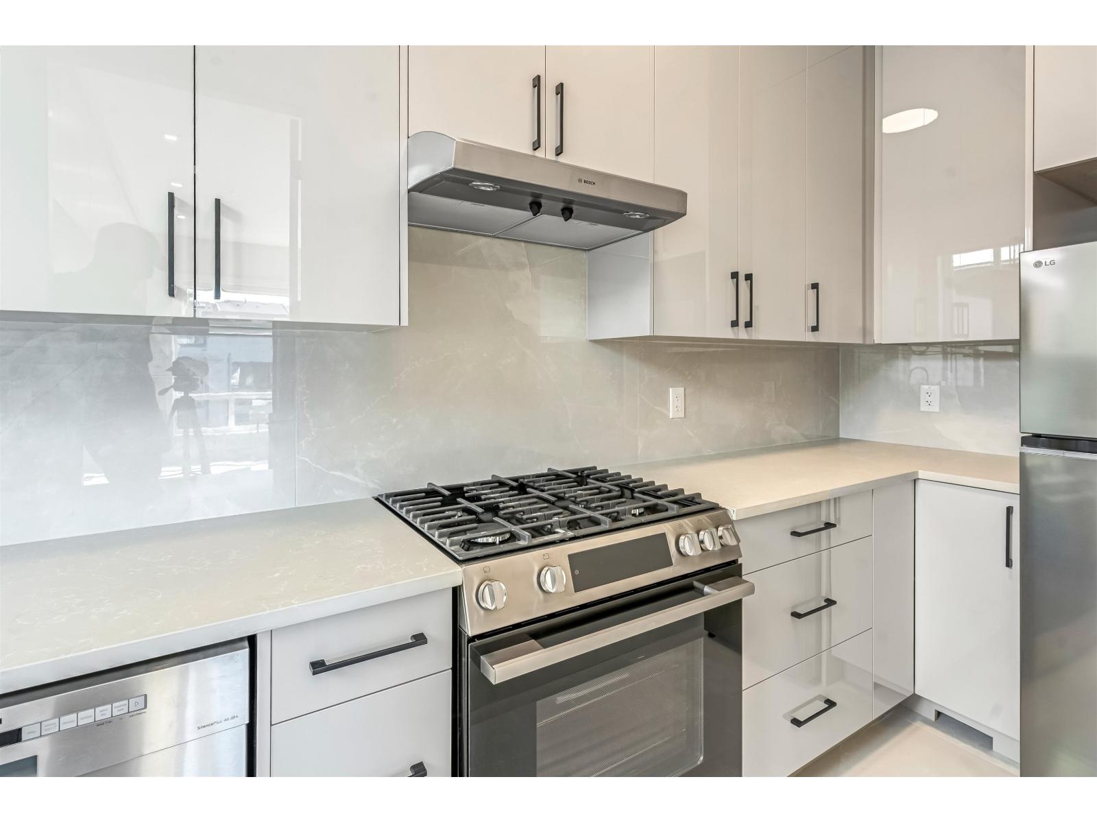 Photo 4 of 11463 138 A Street, Surrey BC