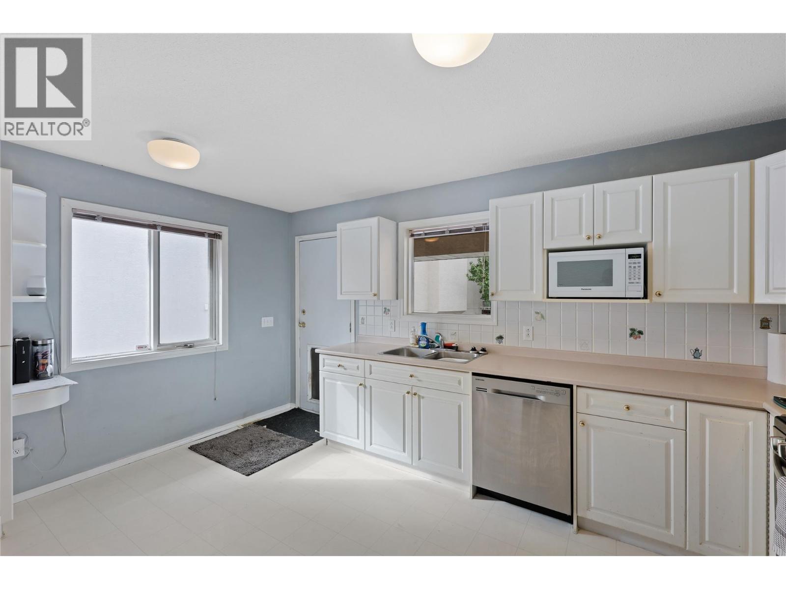 Photo 6 of 2401 Parkview Drive, Kamloops BC
