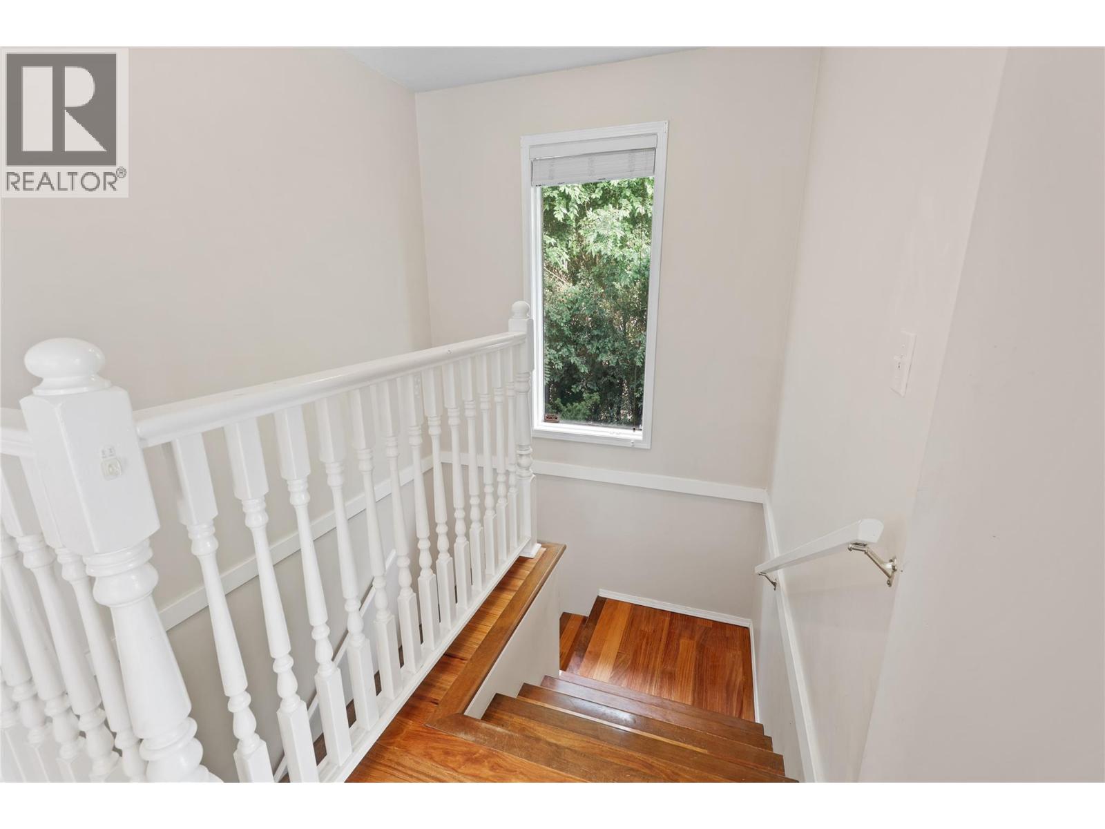 Photo 8 of 2401 Parkview Drive, Kamloops BC