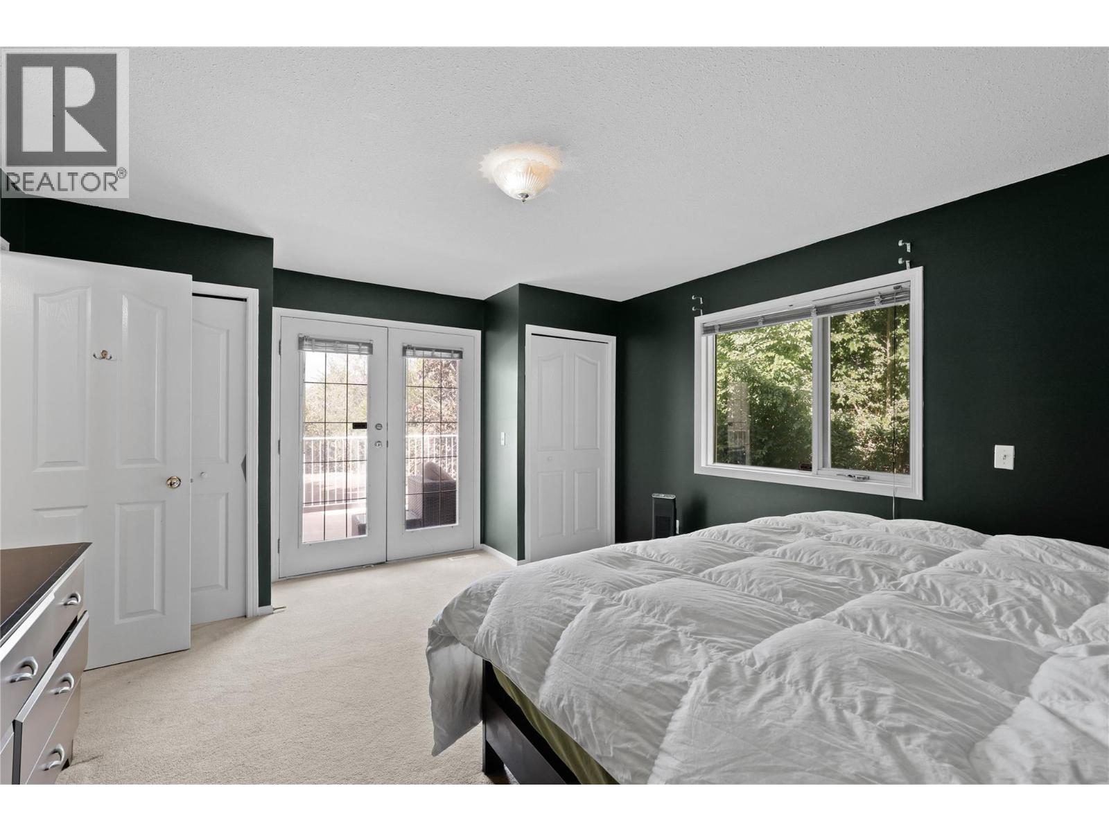 Photo 10 of 2401 Parkview Drive, Kamloops BC