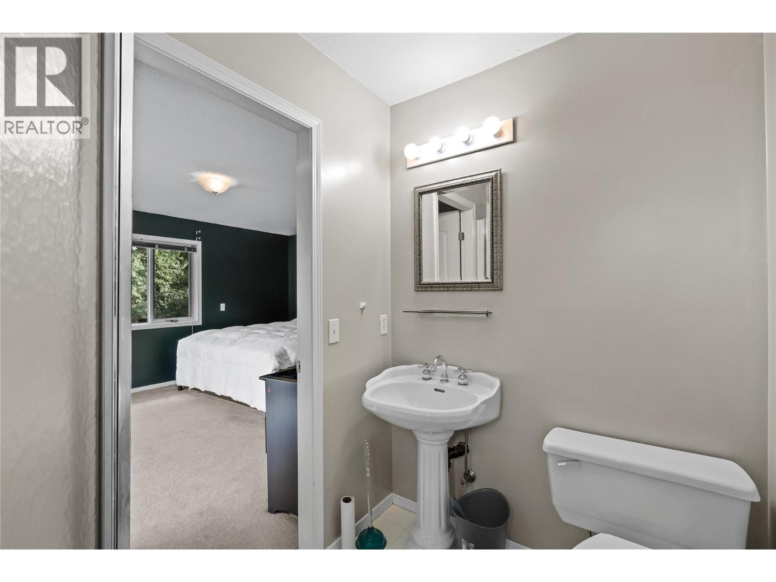 Photo 11 of 2401 Parkview Drive, Kamloops BC