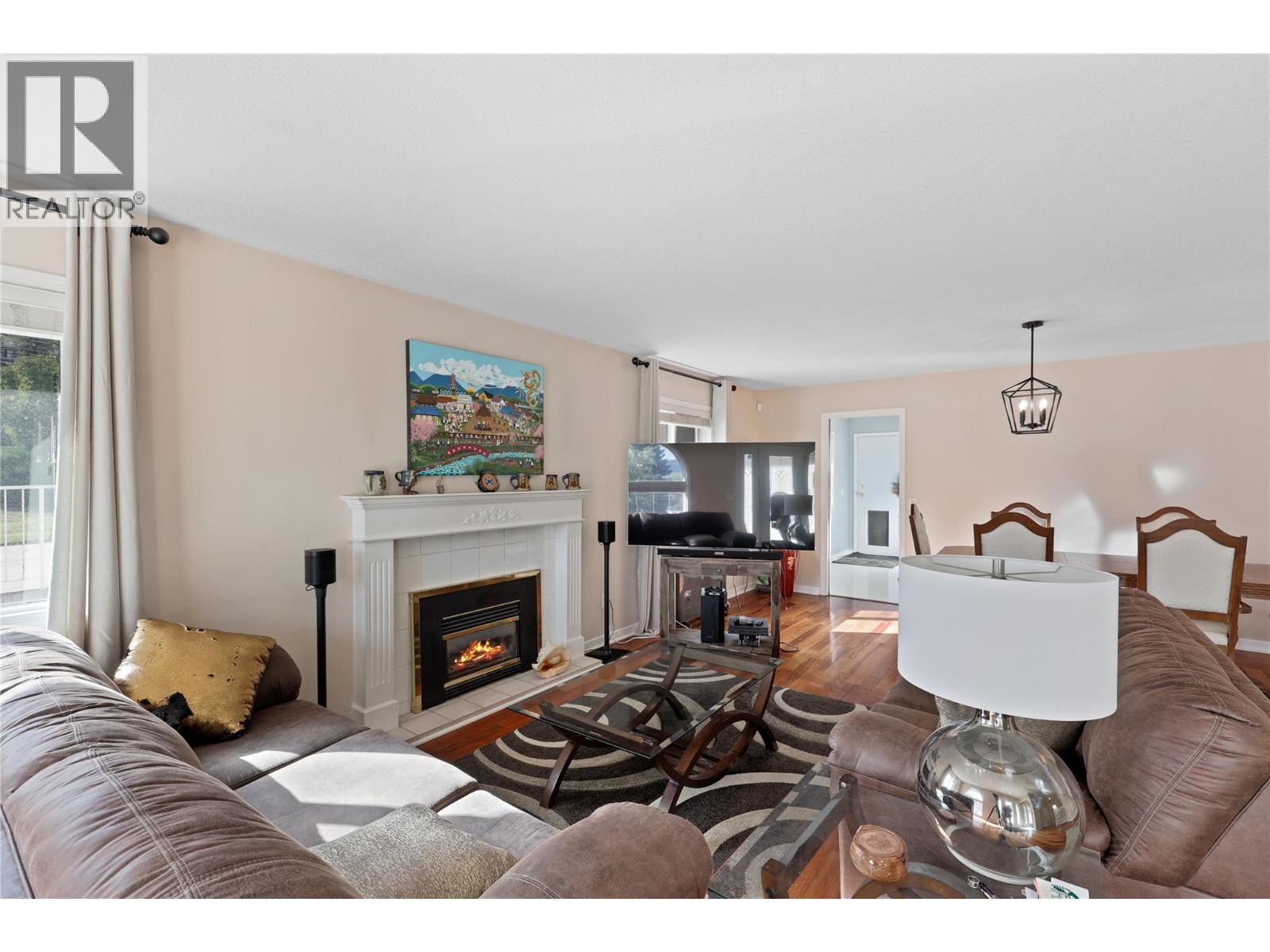 Photo 36 of 2401 Parkview Drive, Kamloops BC
