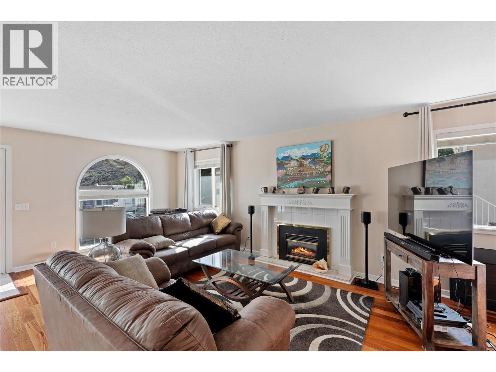 Photo 13 of 2401 Parkview Drive, Kamloops BC