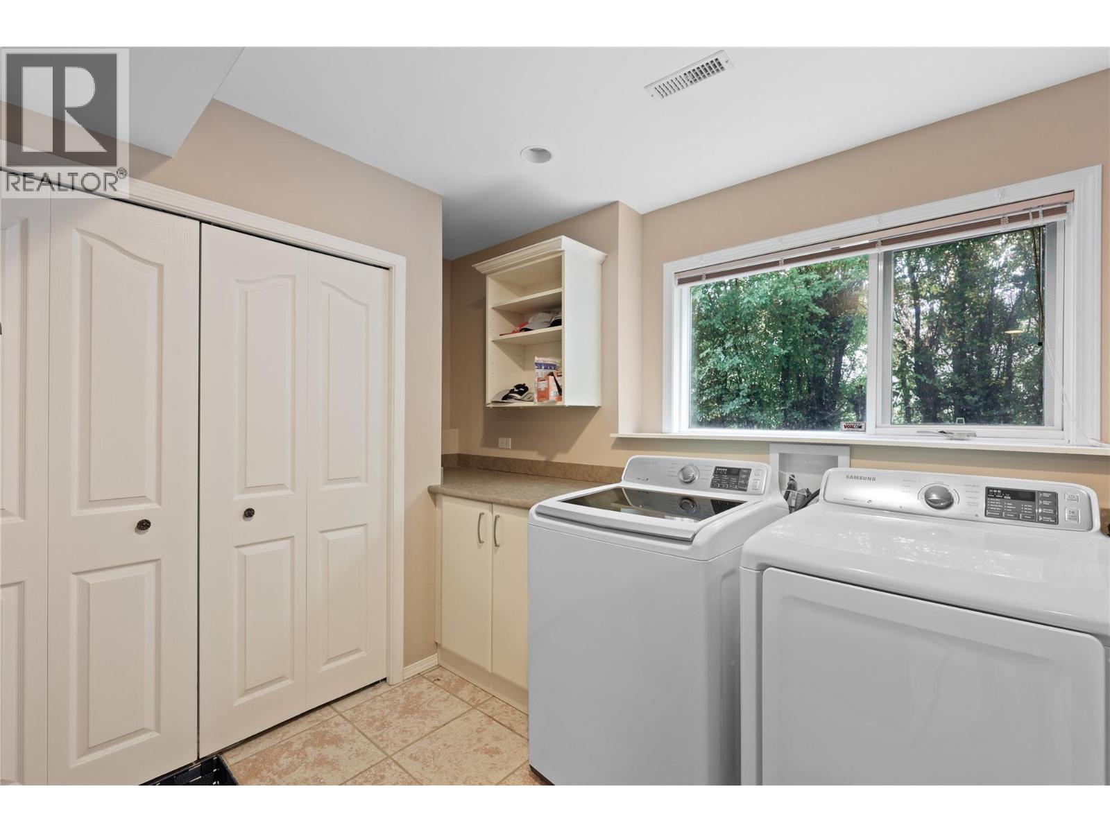 Photo 5 of 2401 Parkview Drive, Kamloops BC