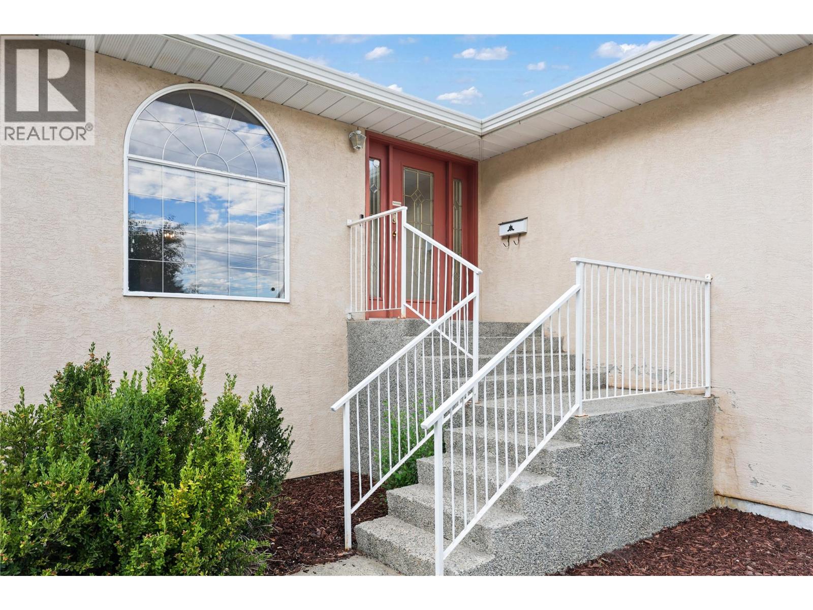 Photo 33 of 2401 Parkview Drive, Kamloops BC