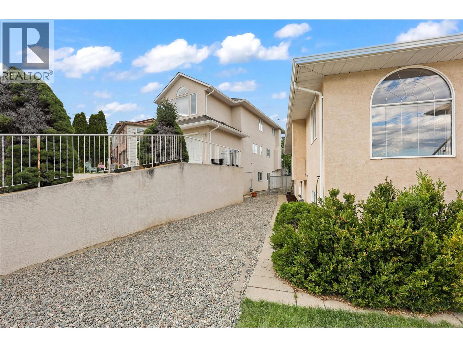 Photo 38 of 2401 Parkview Drive, Kamloops BC