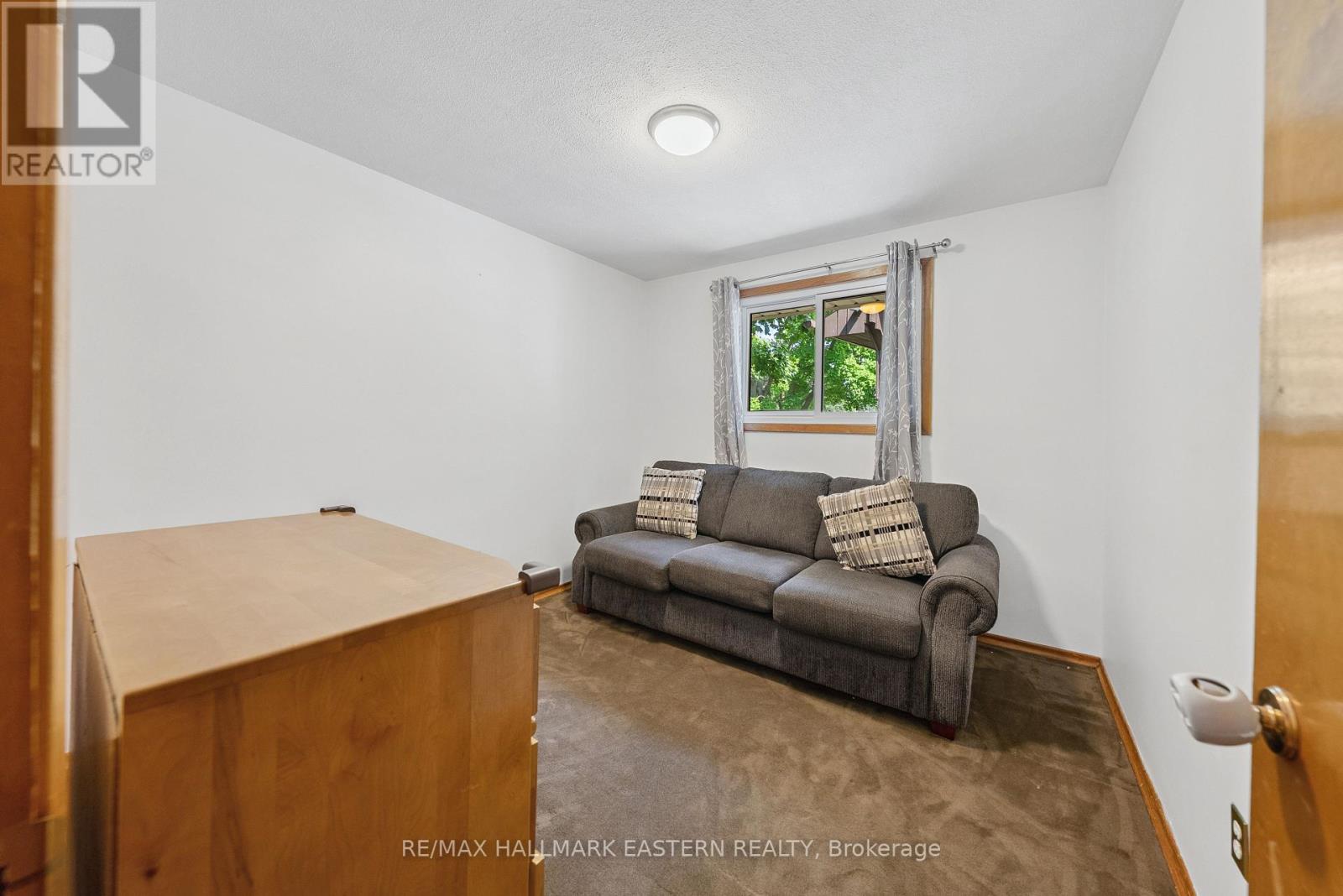 Photo 11 of 604 Garside Drive, Peterborough East ON