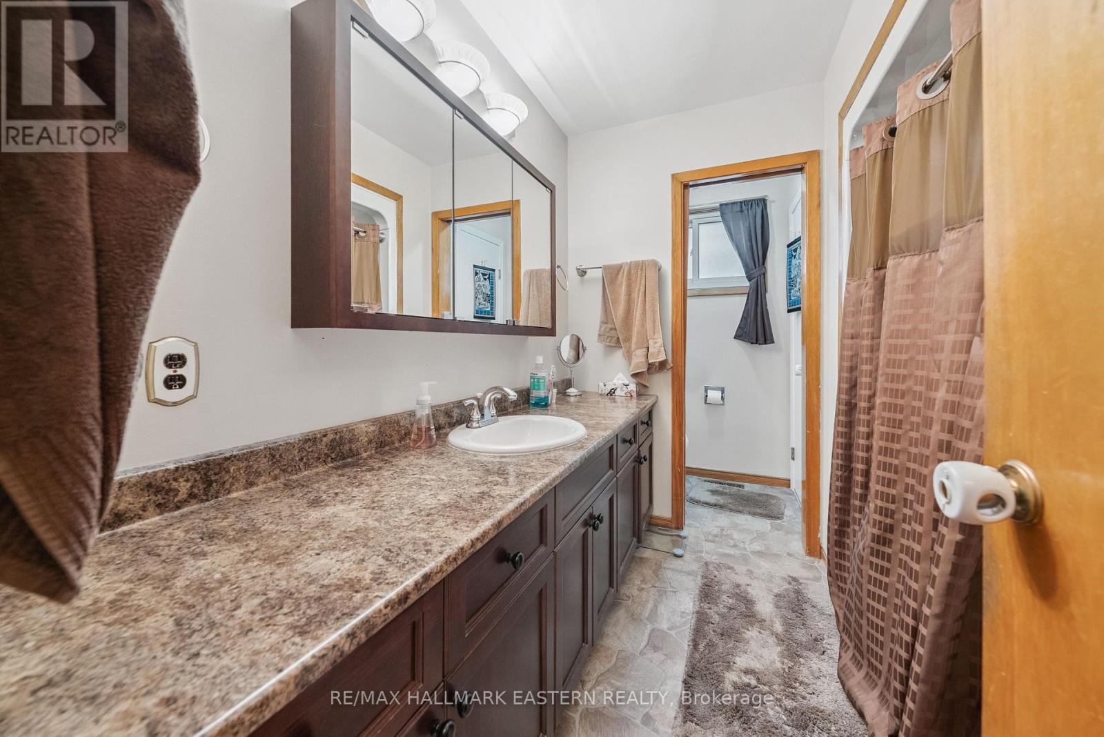 Photo 13 of 604 Garside Drive, Peterborough East ON