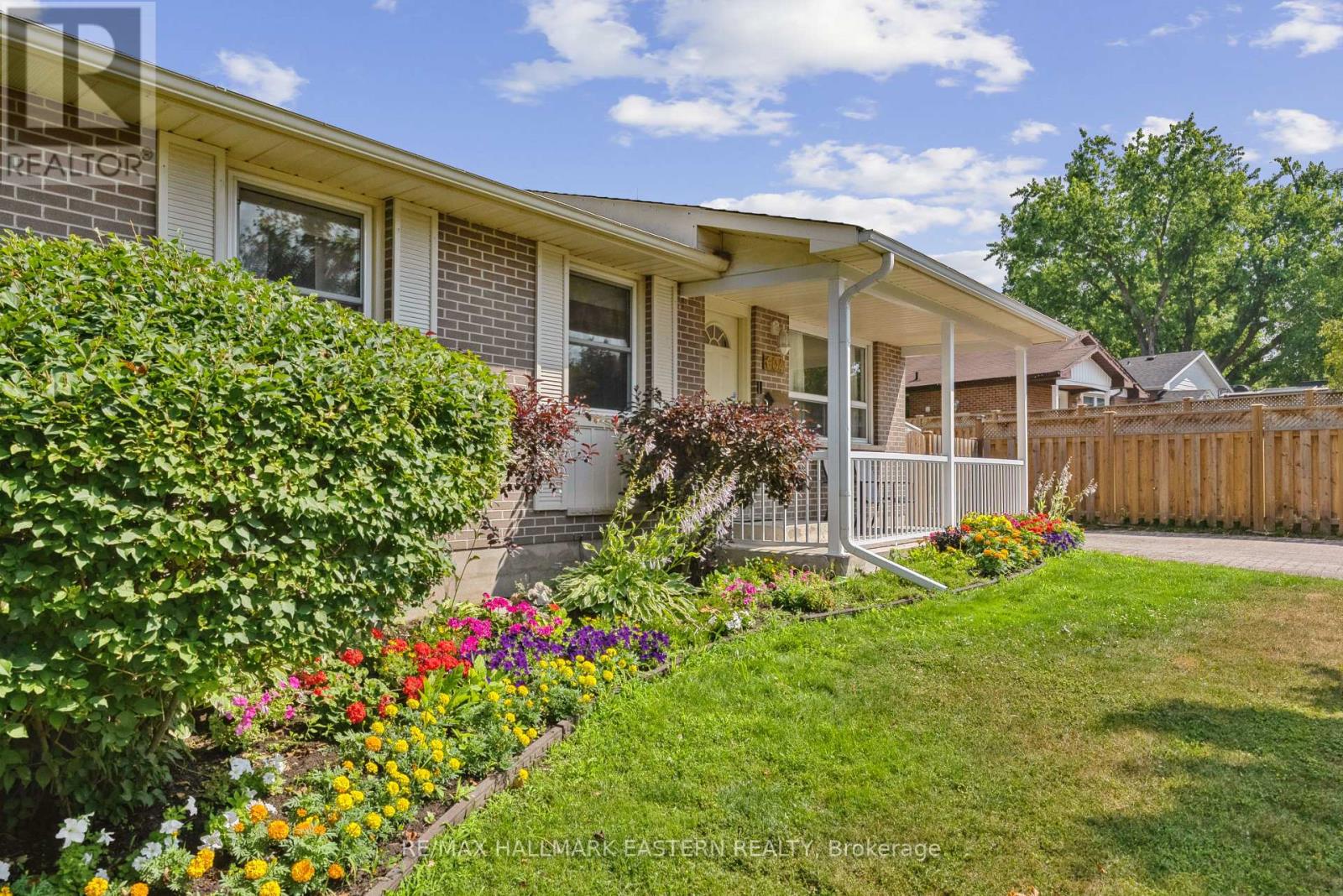 Photo 2 of 604 Garside Drive, Peterborough East ON