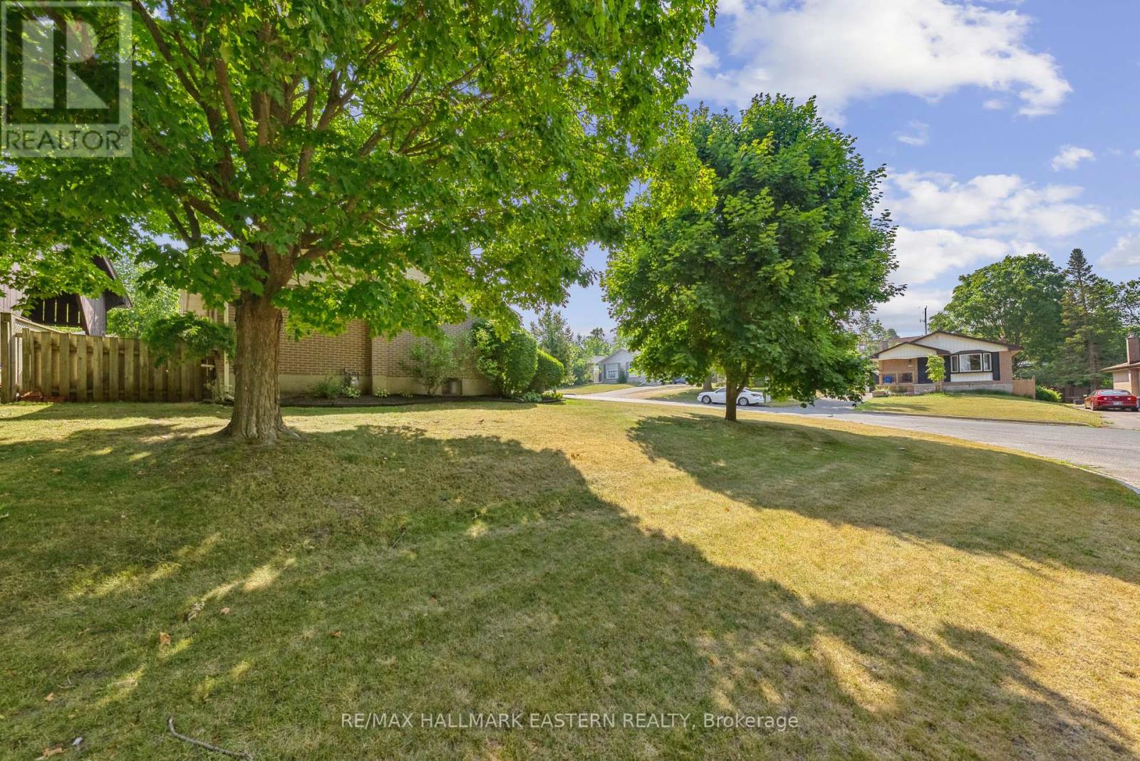 Photo 26 of 604 Garside Drive, Peterborough East ON
