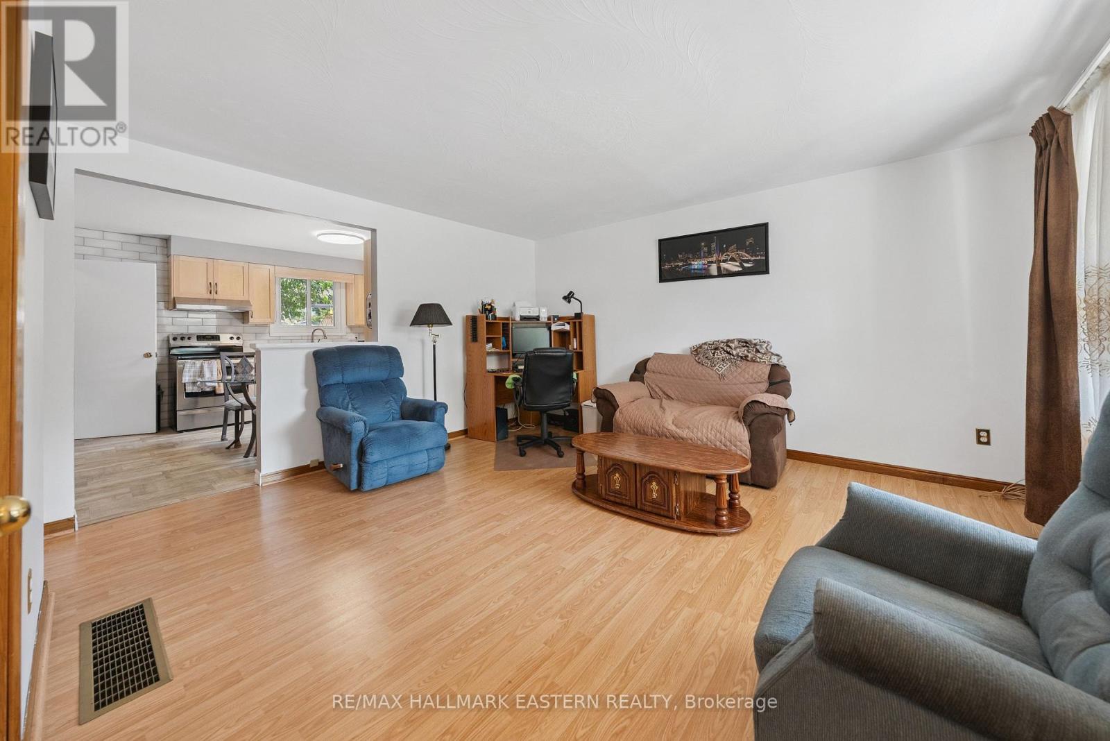 Photo 4 of 604 Garside Drive, Peterborough East ON