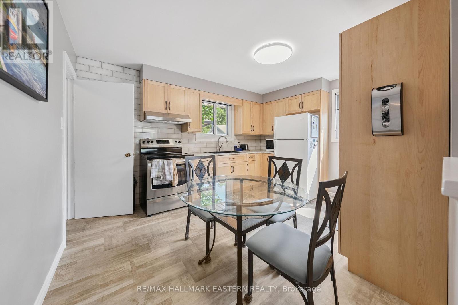 Photo 5 of 604 Garside Drive, Peterborough East ON