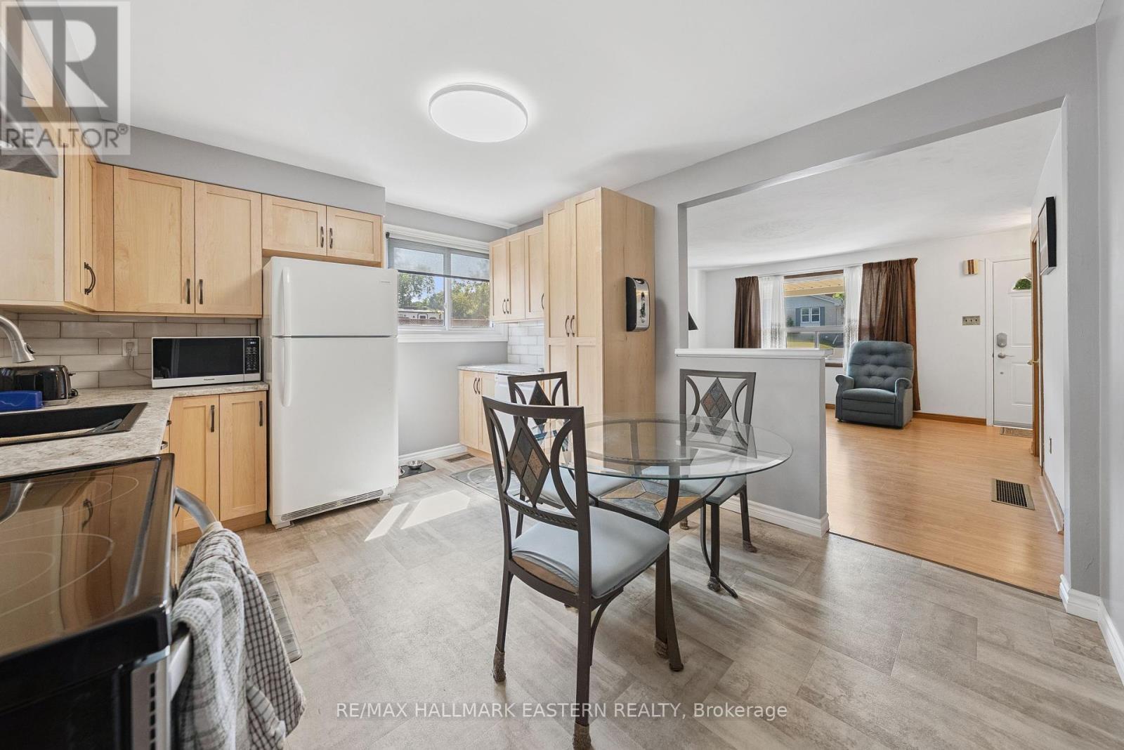 Photo 6 of 604 Garside Drive, Peterborough East ON
