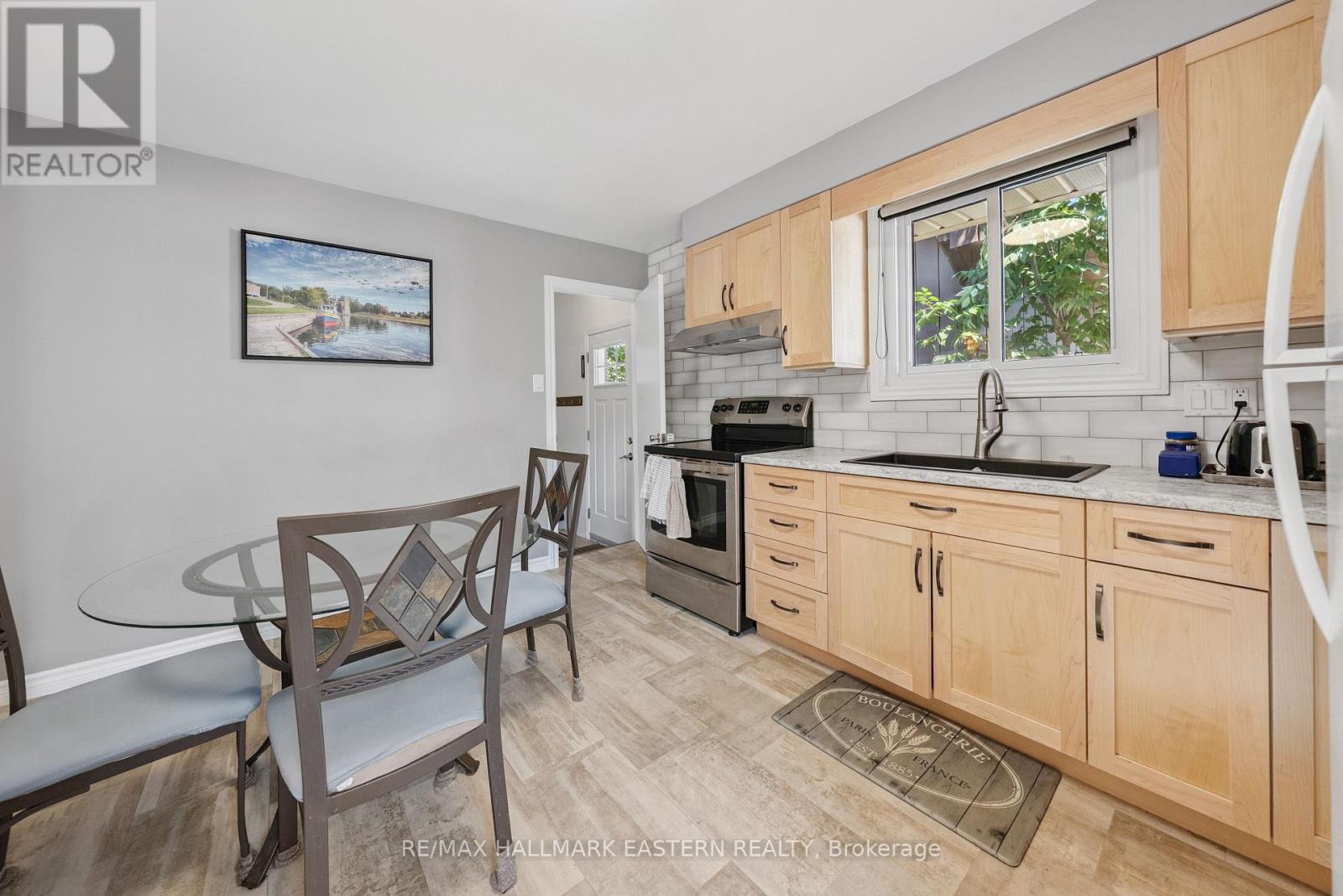 Photo 7 of 604 Garside Drive, Peterborough East ON