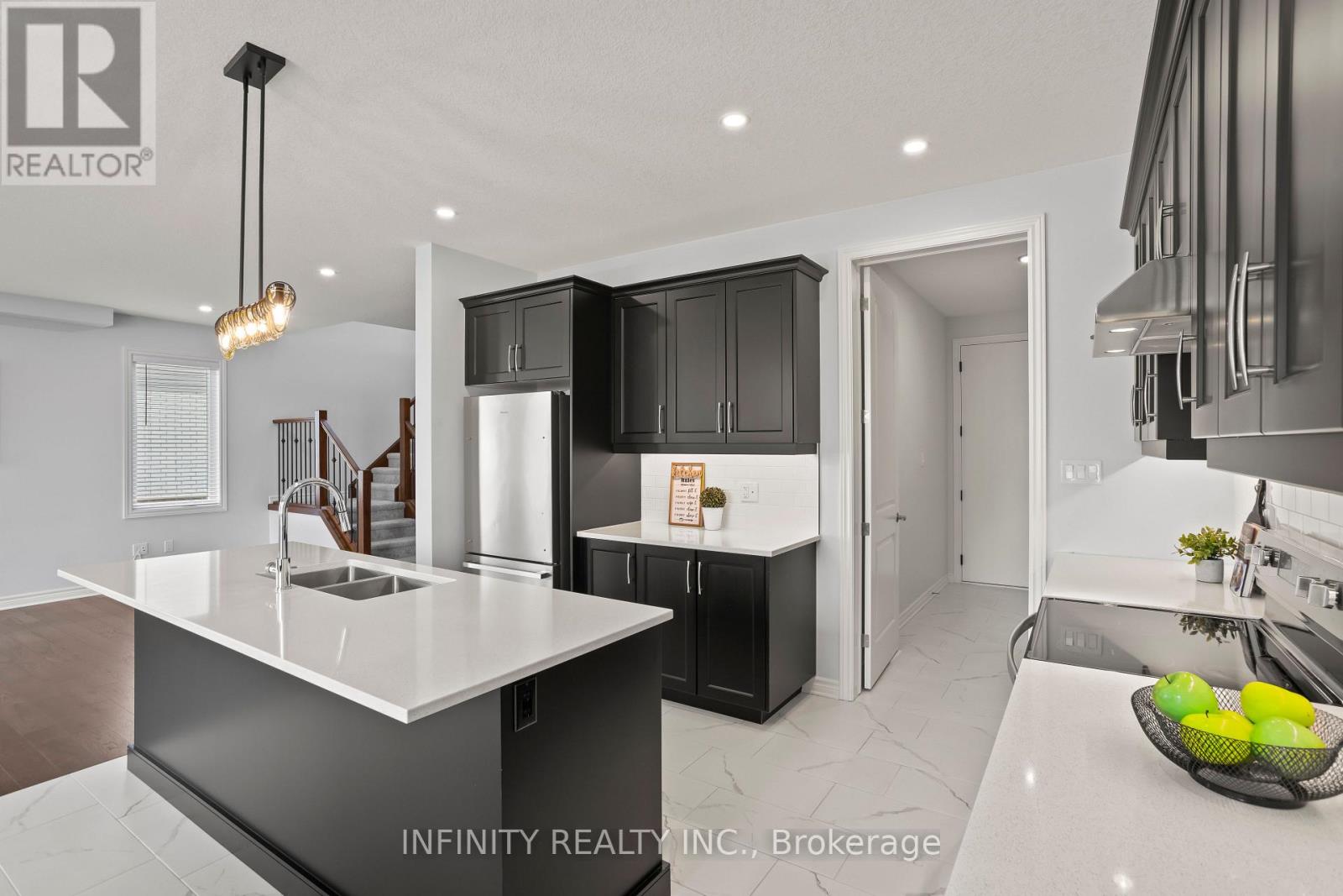 Photo 14 of 25 Welch Court, St Thomas ON