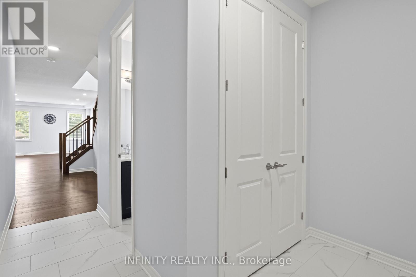 Photo 5 of 25 Welch Court, St Thomas ON