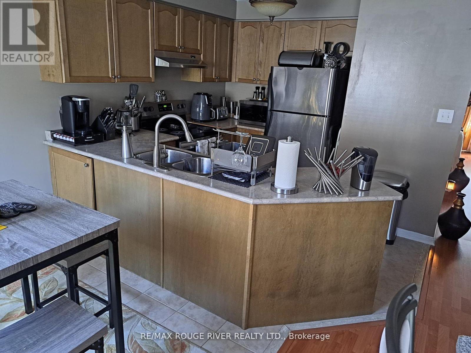 Photo 3 of 40 1850 Kingston Road, Pickering ON