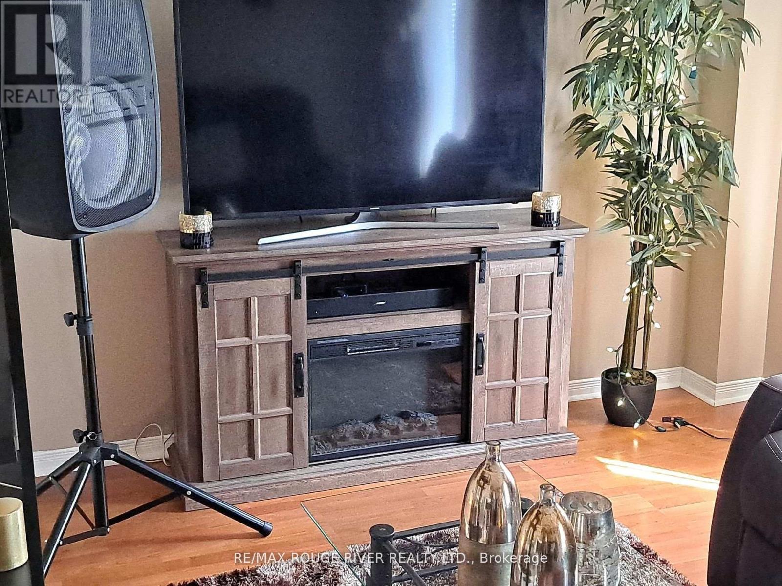 Photo 5 of 40 1850 Kingston Road, Pickering ON