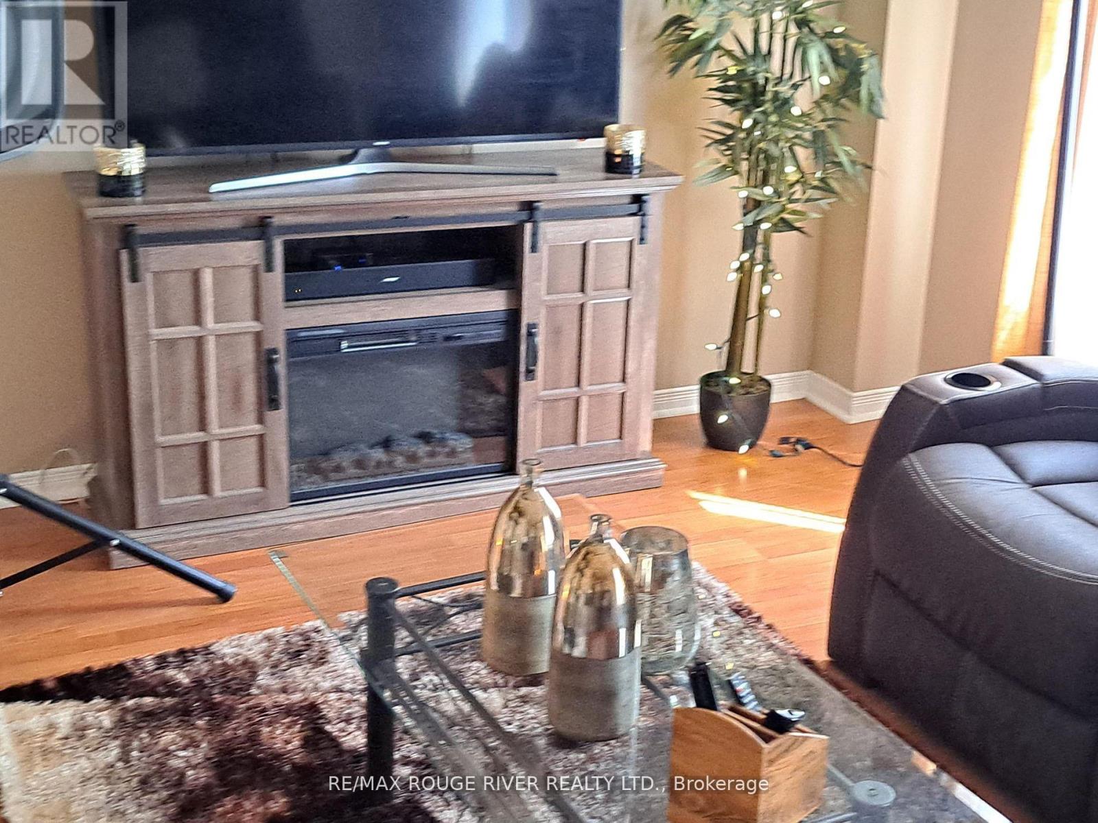 Photo 2 of 40 1850 Kingston Road, Pickering ON
