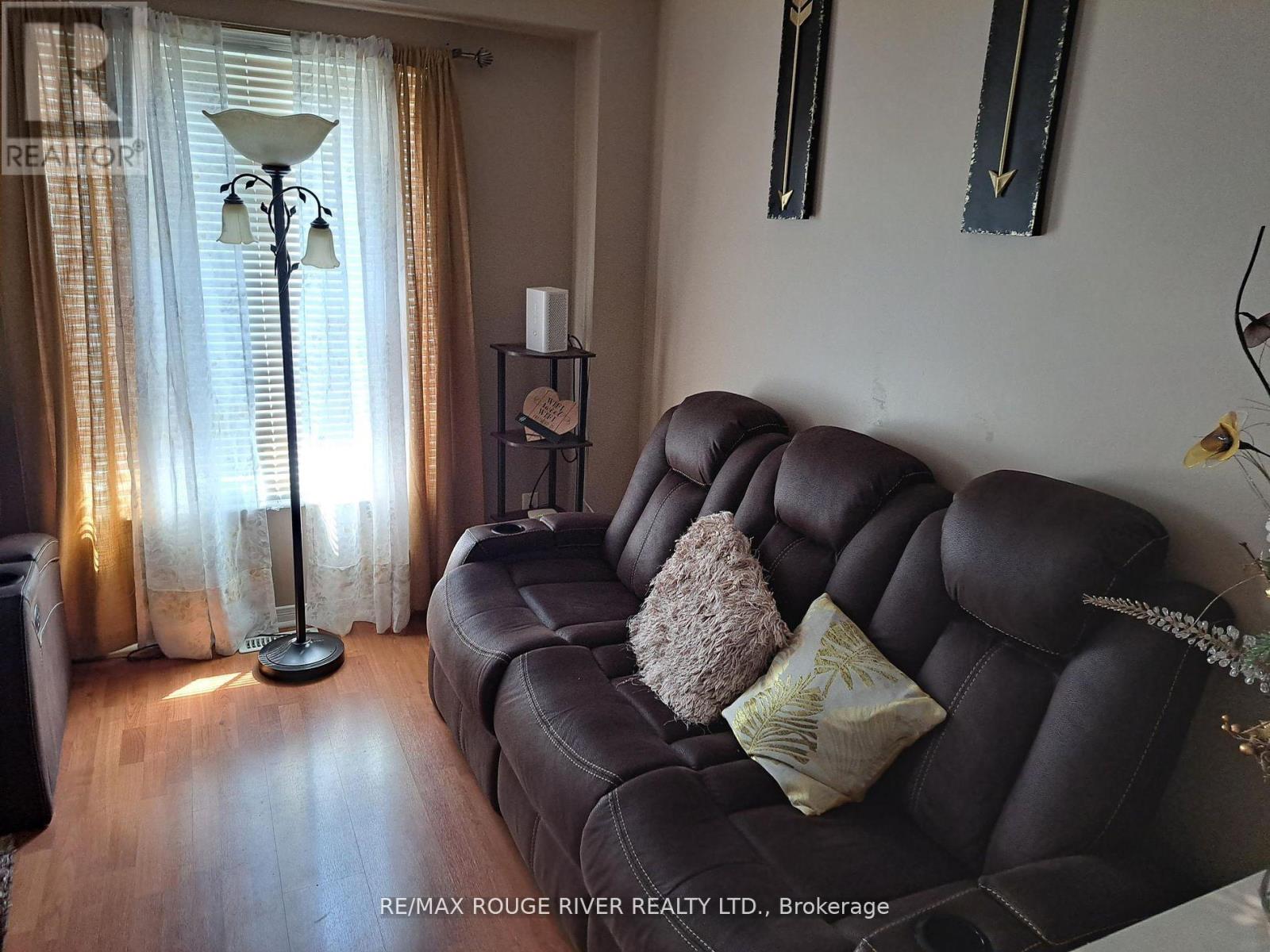 Photo 12 of 40 1850 Kingston Road, Pickering ON