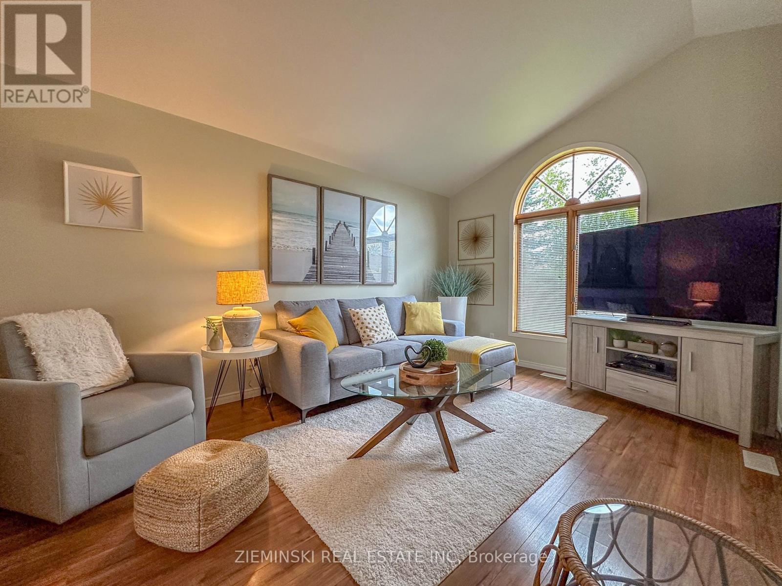 Photo 31 of 641 Majestic Street, Iroquois Falls ON