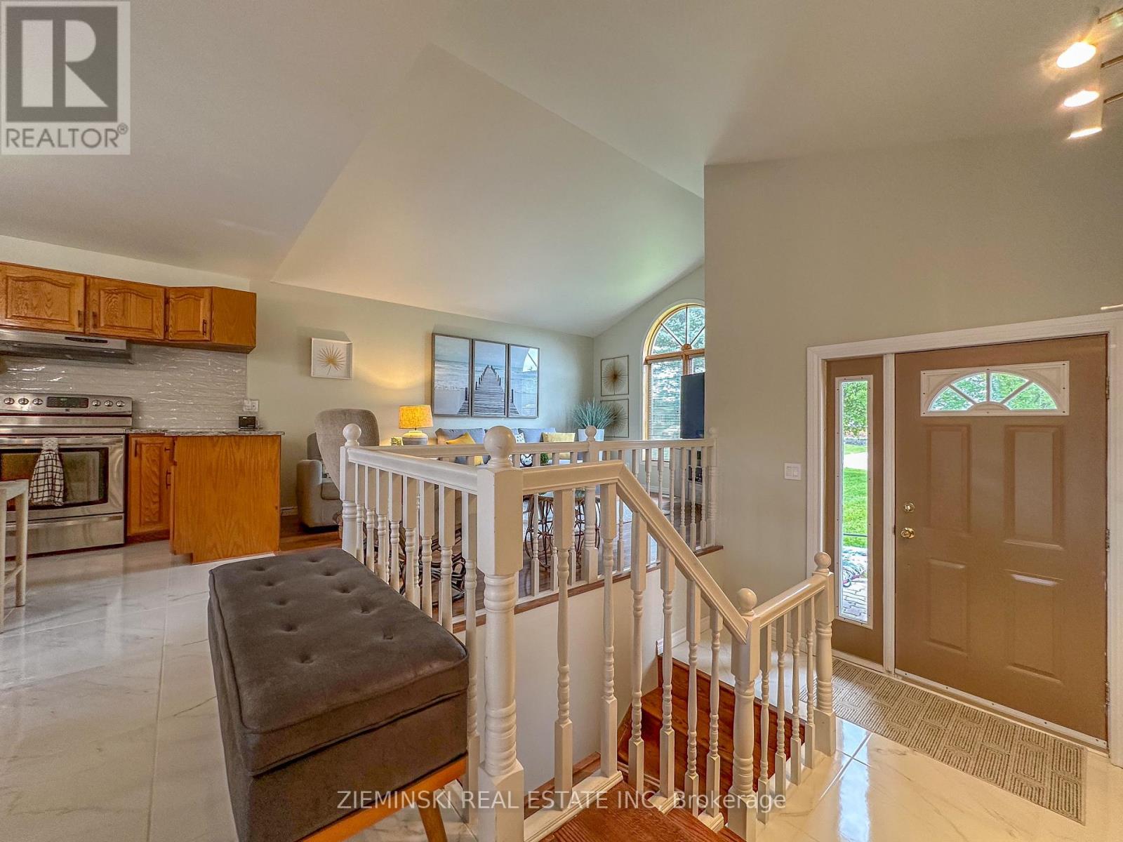 Photo 11 of 641 Majestic Street, Iroquois Falls ON