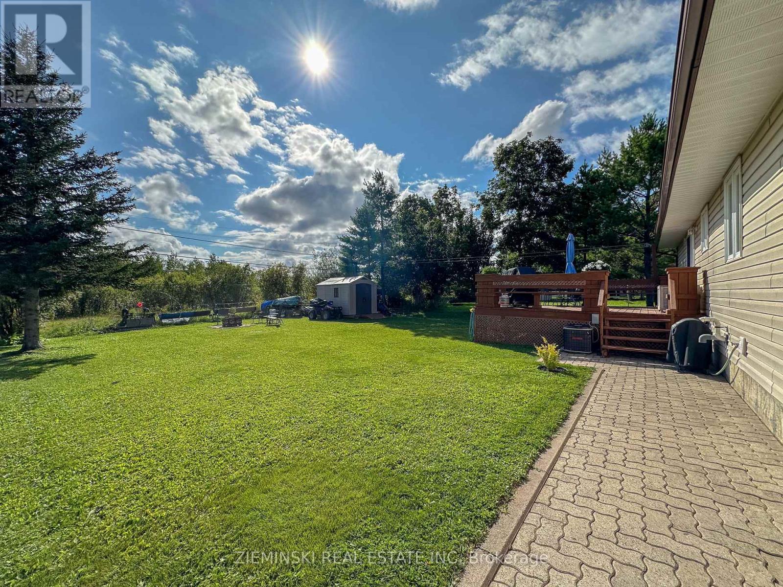 Photo 4 of 641 Majestic Street, Iroquois Falls ON