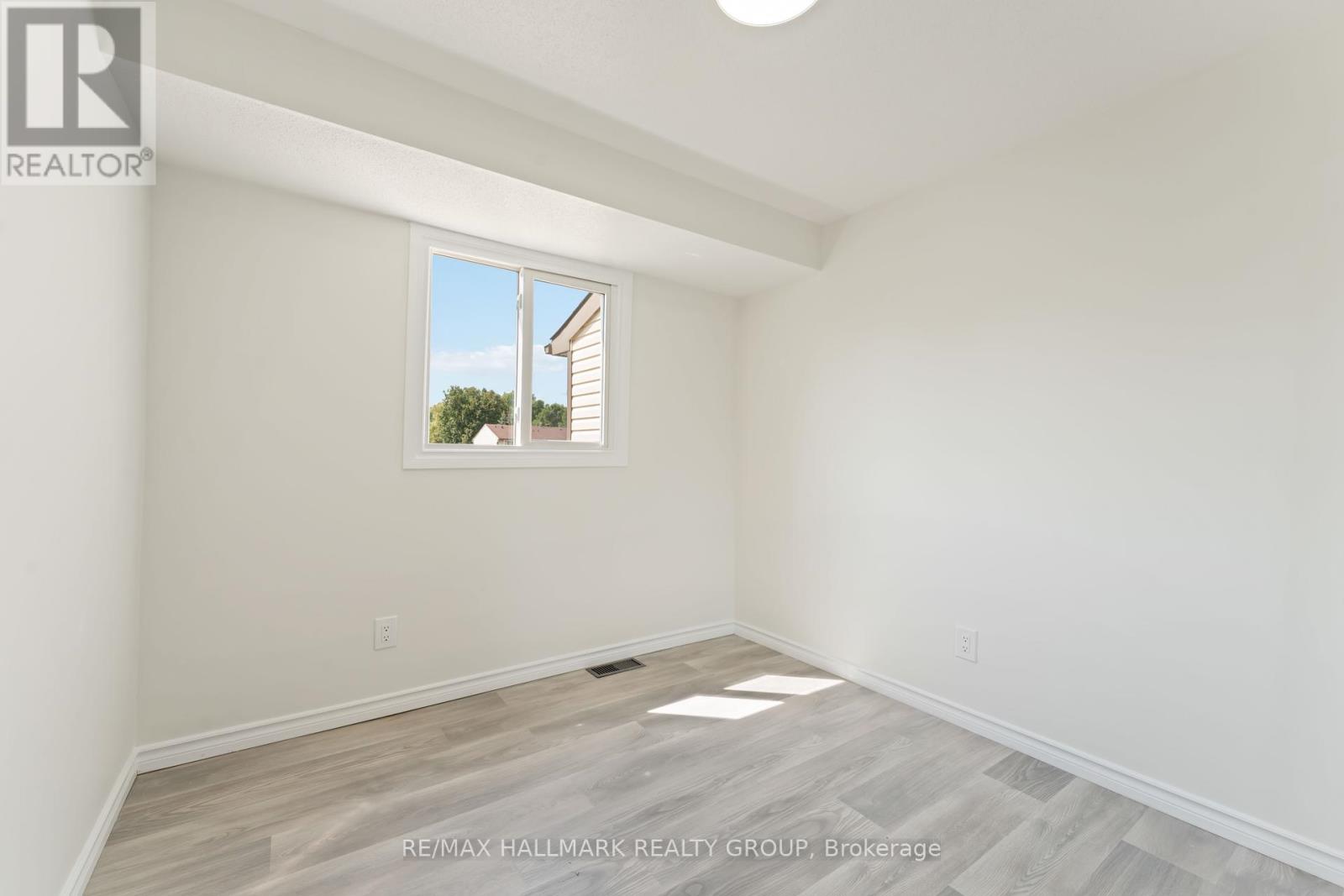 Photo 18 of 317 1441 Palmerston Drive, Ottawa ON