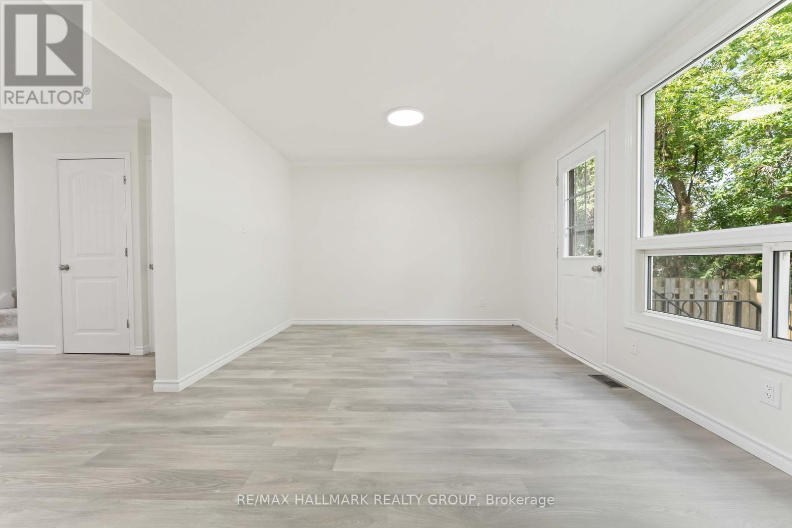 Photo 6 of 317 1441 Palmerston Drive, Ottawa ON
