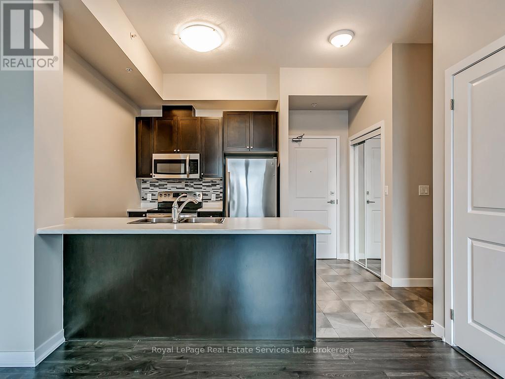Photo 4 of 405 5010 Corporate Drive, Burlington ON
