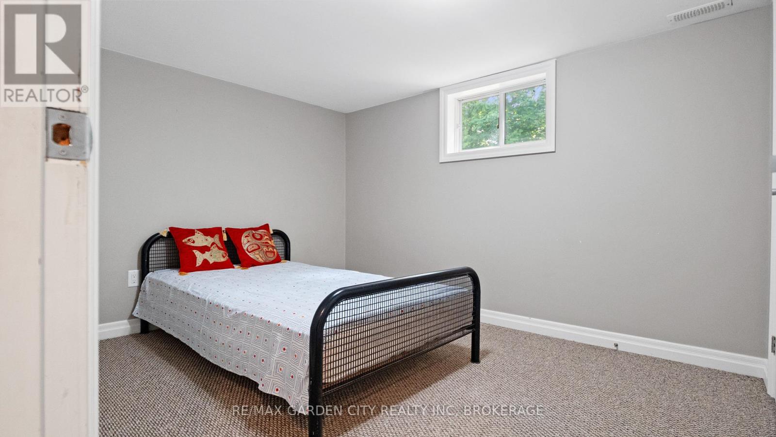 Photo 13 of 1 Caroline Street, St Catharines ON