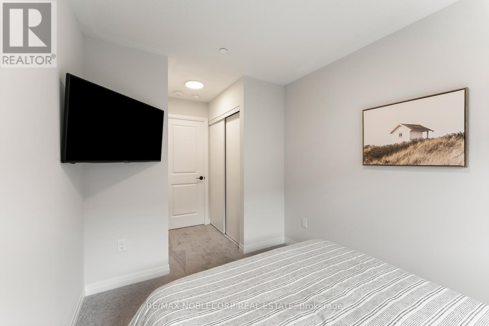 Photo 3 of 5 40 Baynes Way, Bradford West Gwillimbury ON