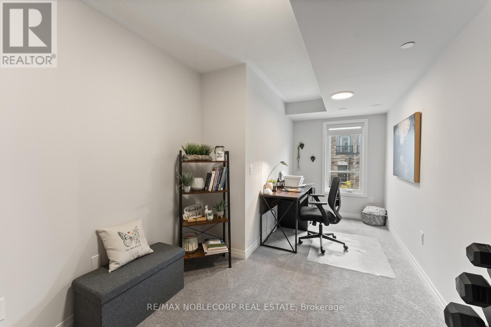 Photo 2 of 5 40 Baynes Way, Bradford West Gwillimbury ON