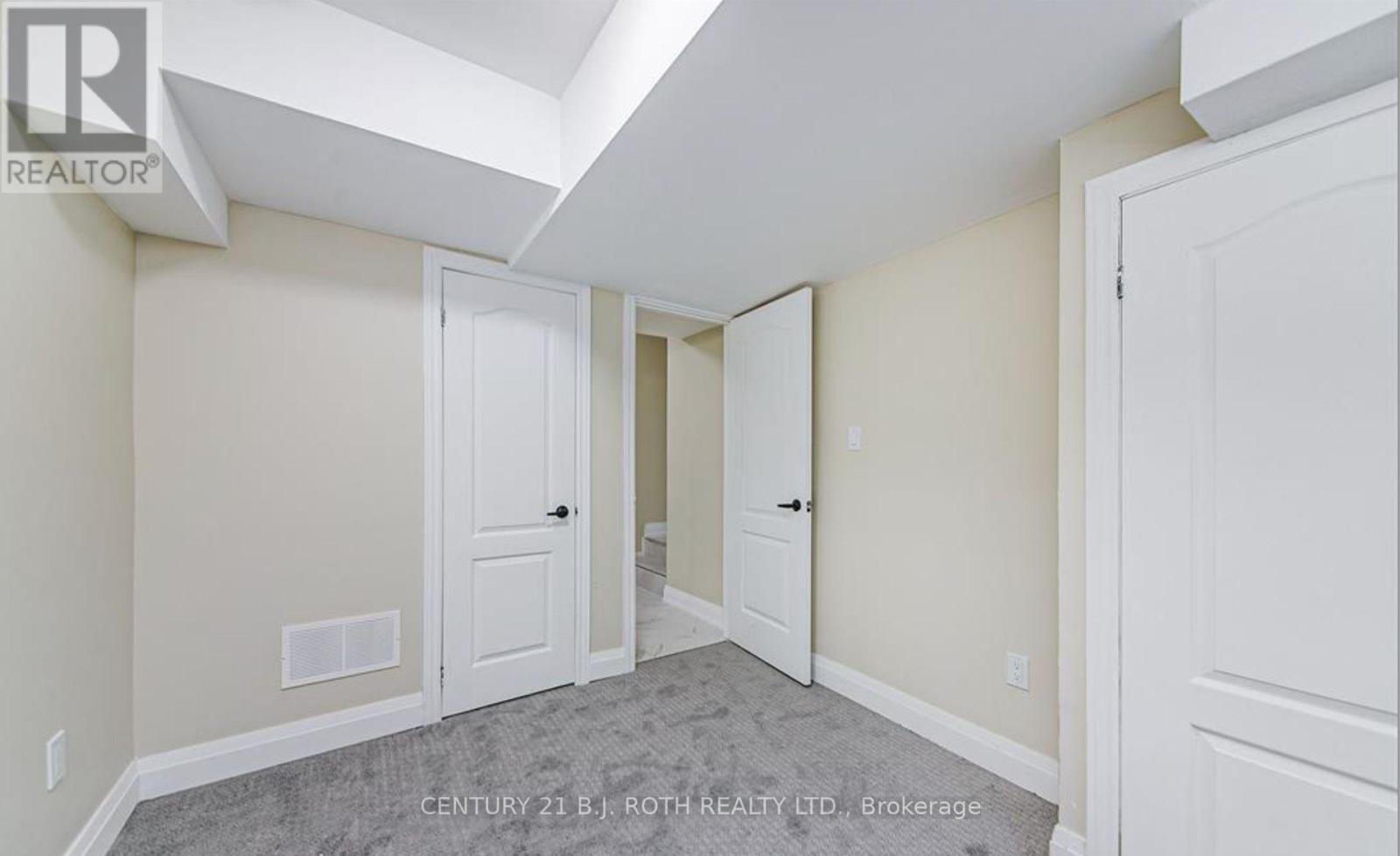 Photo 17 of 1 98 Peel Street, Barrie ON