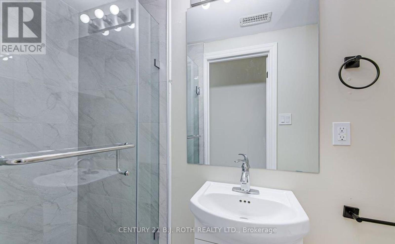 Photo 16 of 1 98 Peel Street, Barrie ON